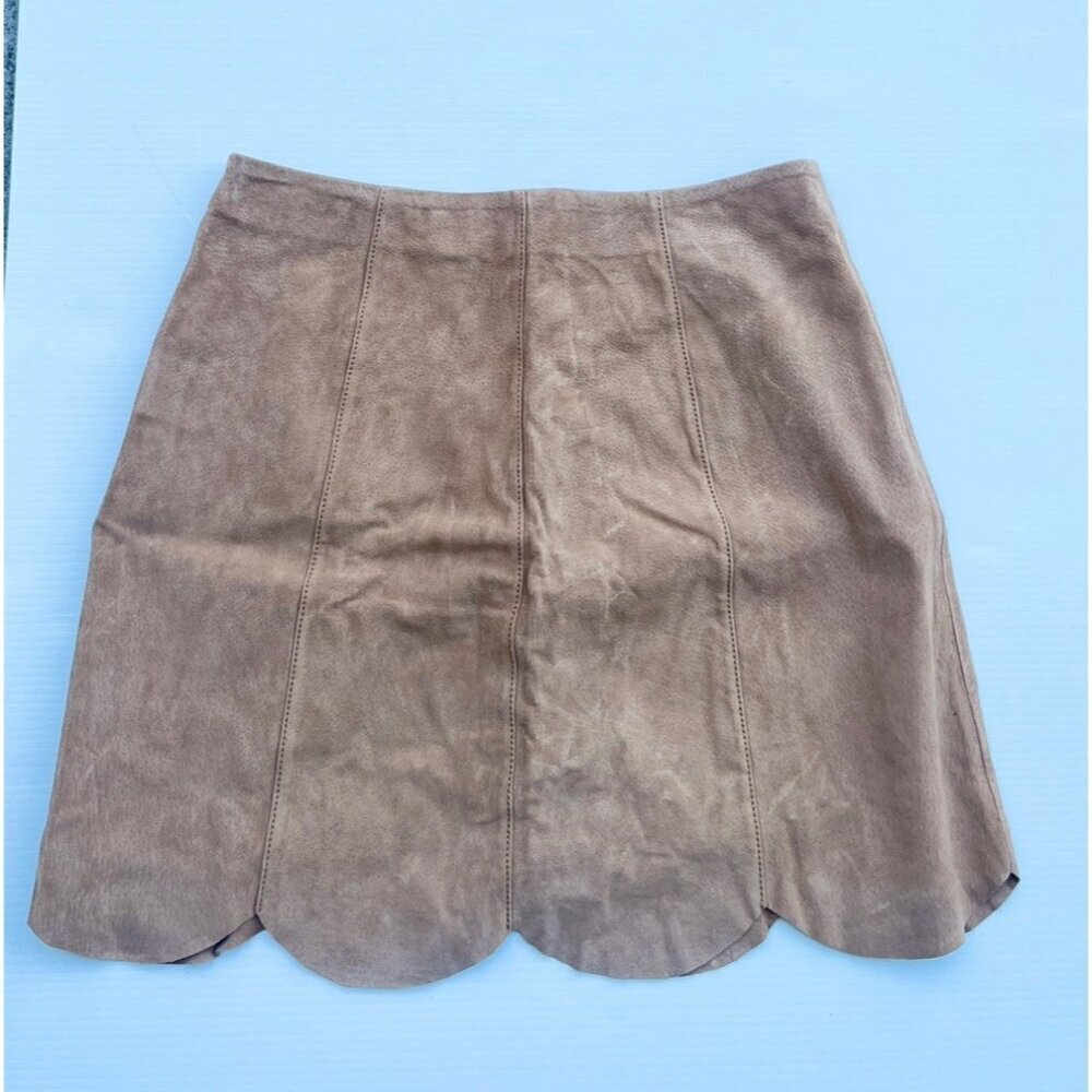Bagatelle Women Beige Genuine Leather Button Scallop Hem Mini Skirt NWOT Size S - Picture 2 of 6